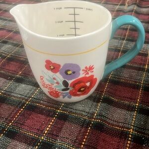 The Pioneer woman measuring cup